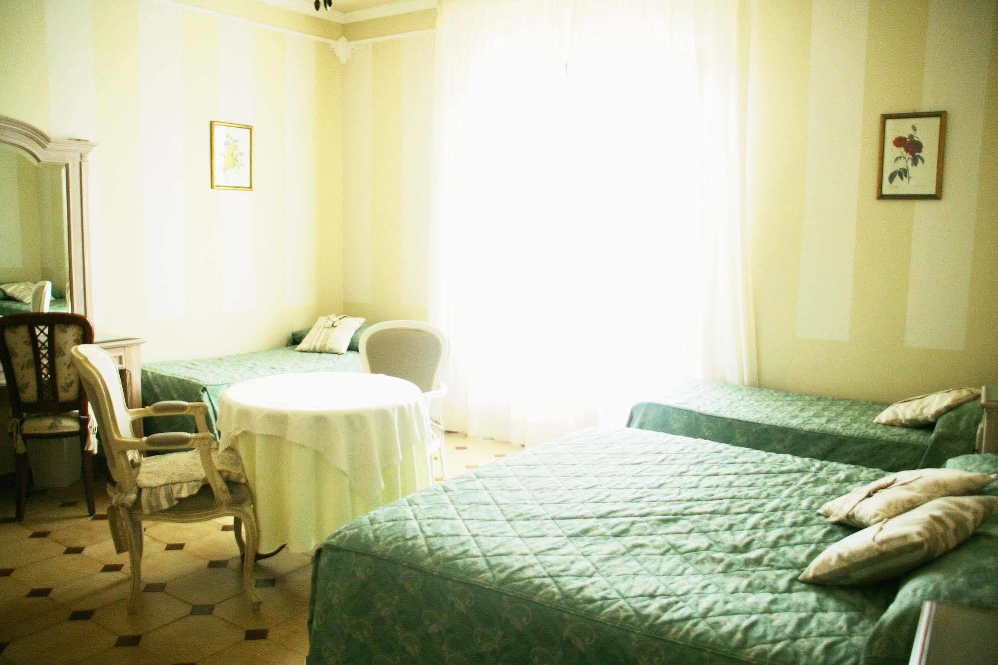 Hotel Villa Margherita Quercianella Exteriör bild