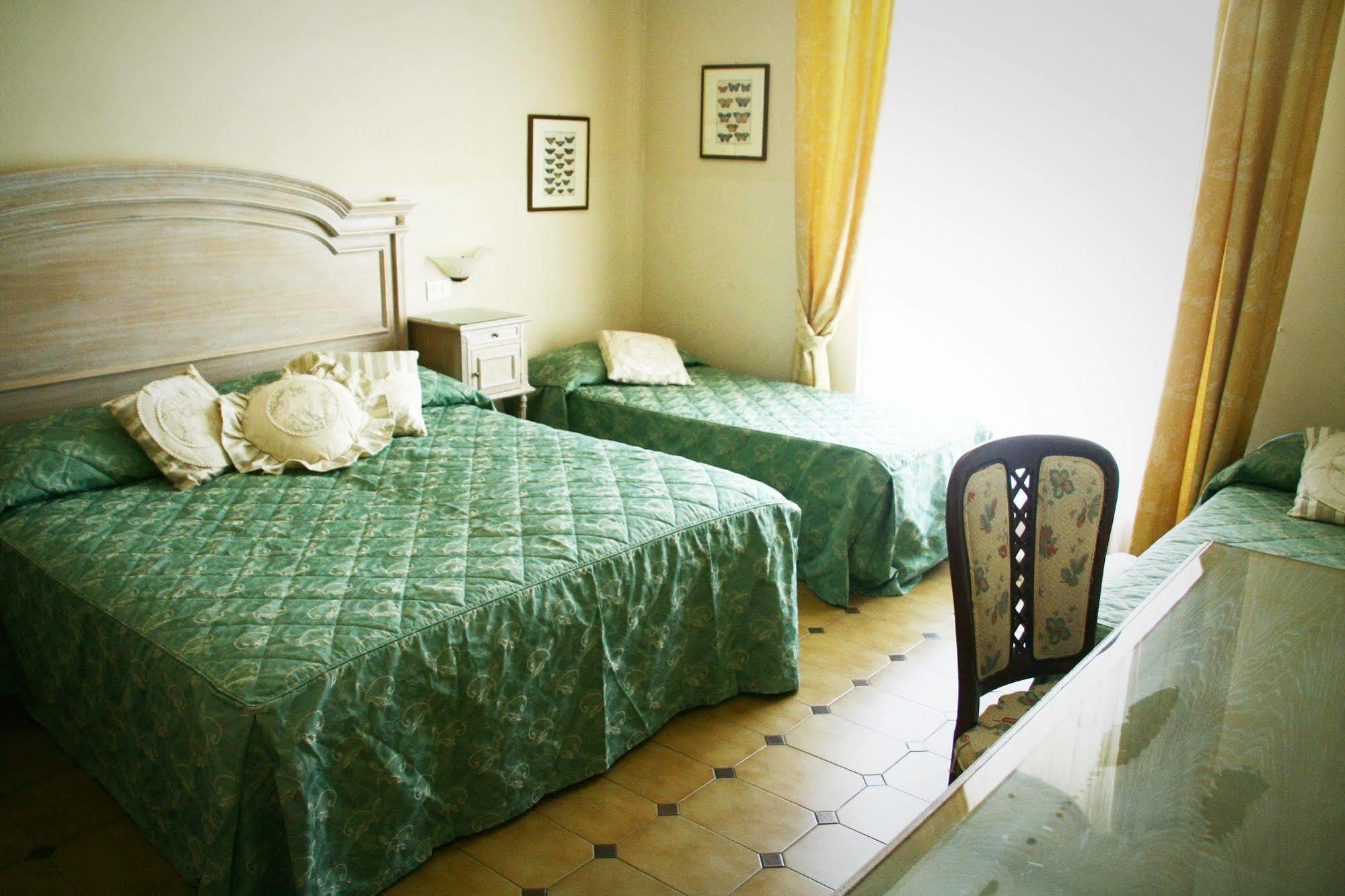 Hotel Villa Margherita Quercianella Exteriör bild