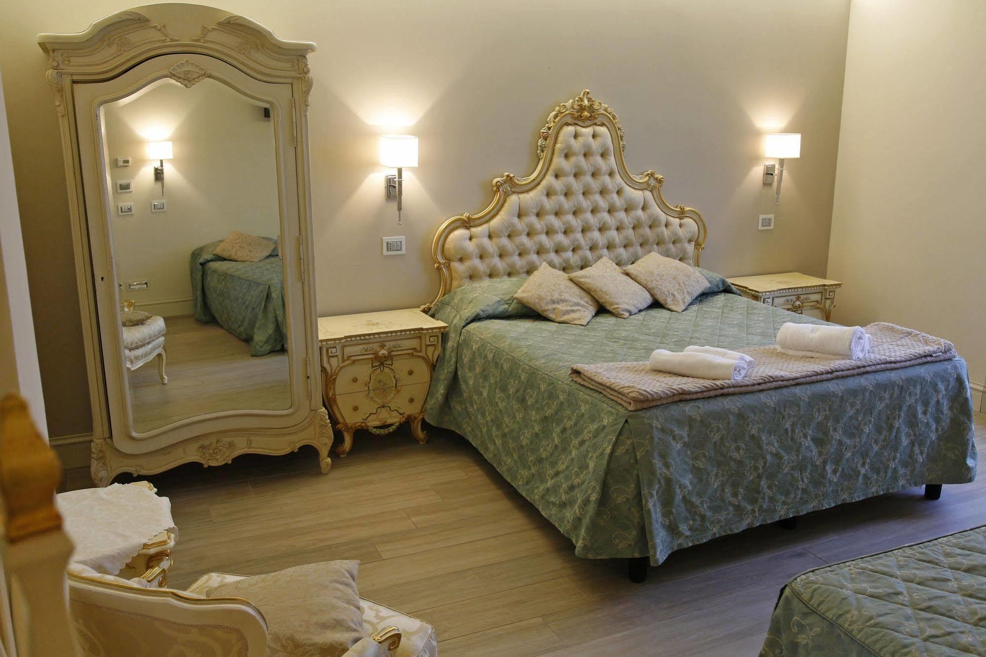 Hotel Villa Margherita Quercianella Exteriör bild